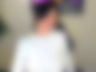Sara MILF webcam performer live streaming