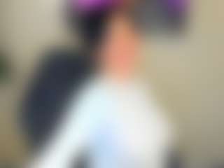 Sara MILF webcam performer live streaming