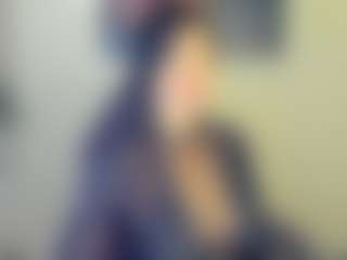 Sara MILF webcam performer live streaming