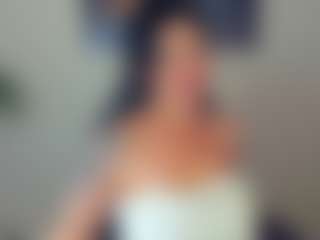 Live cam show with Sara - MILF on AdultVida.com