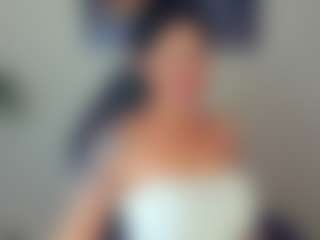 Live cam show with Sara - Brown Hair on TeamSkeetLive