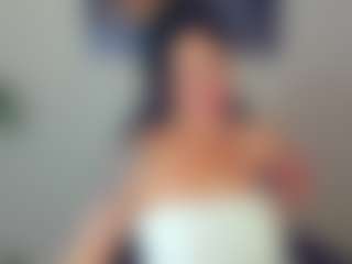 Live cam show with Sara - Moaning on livesuperchat.net