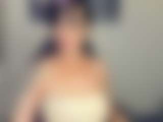 Live cam show with Sara - Green Eyes on Camming Site
