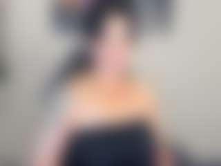 Live cam show with Sara - Living Room on livesuperchat.net