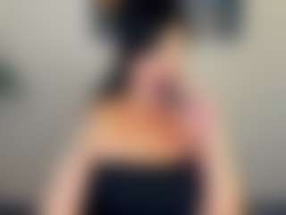 Sara MILF webcam performer live streaming