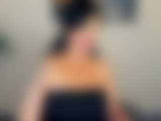 Sara MILF webcam performer live streaming