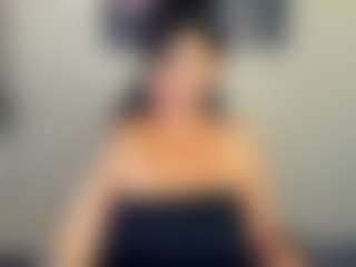 Sara MILF webcam performer live streaming