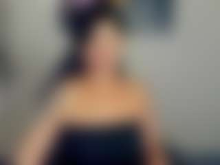 Sara MILF webcam performer live streaming