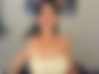 Live cam show with Sara - Brown Hair MILF on Cam Slut