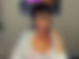 Live cam show with Sara - Brown Hair on Camming Site
