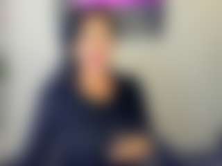 Live cam show with Sara - Amateur Brown Hair on Chatstar