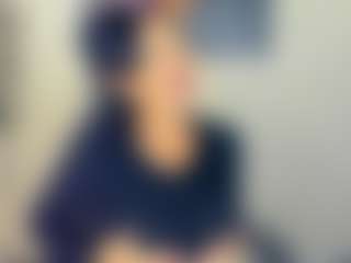 Sara MILF webcam performer live streaming