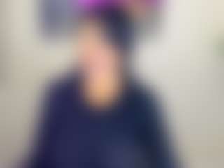 Live cam show with Sara - Living Room on madthumbs