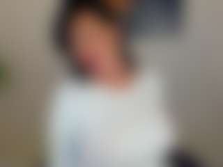 Live cam show with Sara - Public Brown Hair on Camming Site