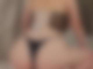 Live cam show with DessieKolesar - Blonde Hair on Camsoda