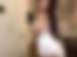 Live cam show with Amina - Athletic on Camsoda