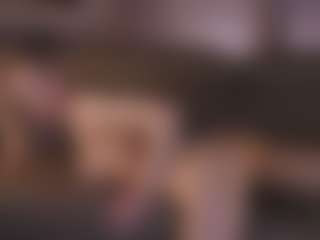 Live cam show with GwynHornsby - Spank on Camsoda