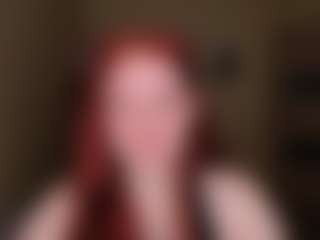 Live cam show with LaylaGlamm - Teasing on SquirtSoMuch