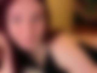 Live cam show with LaylaGlamm - Teasing on Camsoda