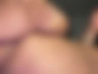 Realwetpussy32's Live Sex Cam Show