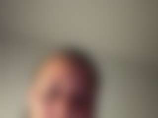 Realwetpussy32's Live Sex Cam Show