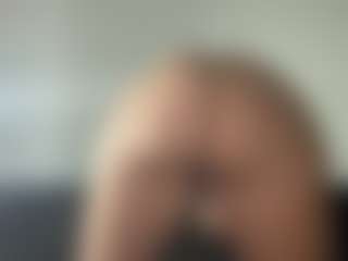 Realwetpussy32's Live Sex Cam Show