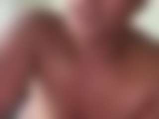 Realwetpussy32's Live Sex Cam Show
