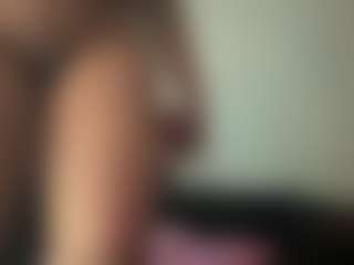 Realwetpussy32's Live Sex Cam Show