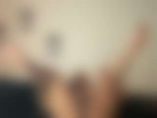 Realwetpussy32's Live Sex Cam Show
