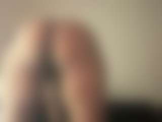 Realwetpussy32's Live Sex Cam Show
