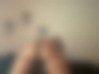 Realwetpussy32's Live Sex Cam Show