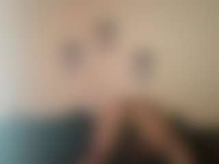 Realwetpussy32's Live Sex Cam Show
