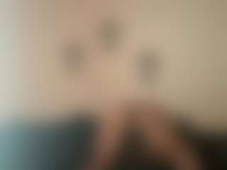 Realwetpussy32's Live Sex Cam Show