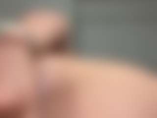 Realwetpussy32's Live Sex Cam Show