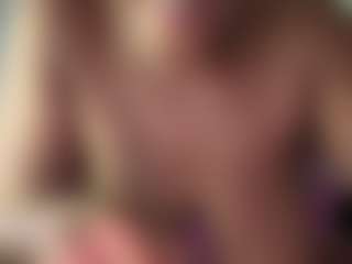Realwetpussy32's Live Sex Cam Show