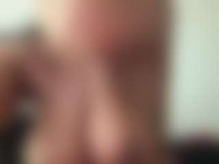 Realwetpussy32's Live Sex Cam Show
