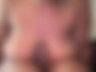Realwetpussy32's Live Sex Cam Show