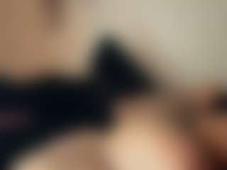 Realwetpussy32 MILF webcam performer live streaming