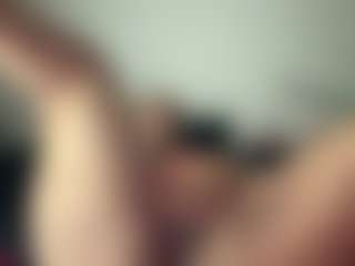 Live cam show with Realwetpussy32 - Bedroom on pussylord.com
