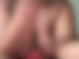 Realwetpussy32's Live Sex Cam Show