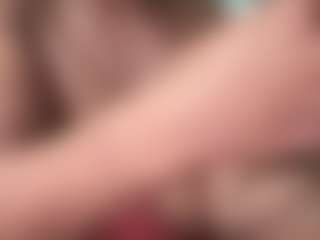 Realwetpussy32's Live Sex Cam Show
