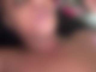 Realwetpussy32's Live Sex Cam Show