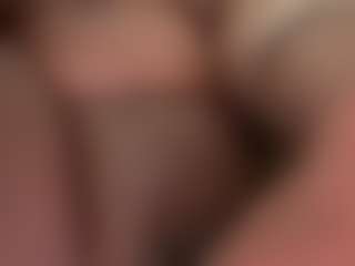 Realwetpussy32's Live Sex Cam Show
