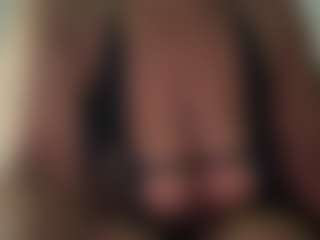 Realwetpussy32's Live Sex Cam Show