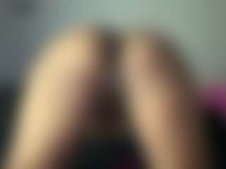 Realwetpussy32's Live Sex Cam Show