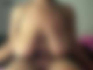 Realwetpussy32's Live Sex Cam Show