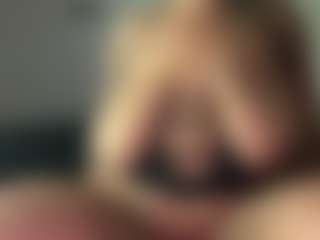 Realwetpussy32's Live Sex Cam Show