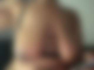 Realwetpussy32's Live Sex Cam Show