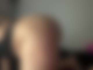 Realwetpussy32's Live Sex Cam Show