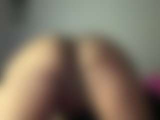 Realwetpussy32's Live Sex Cam Show